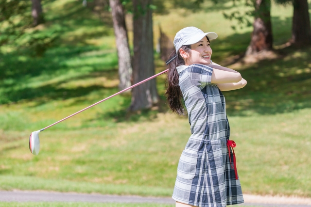 ワンピース女子のティーショット後